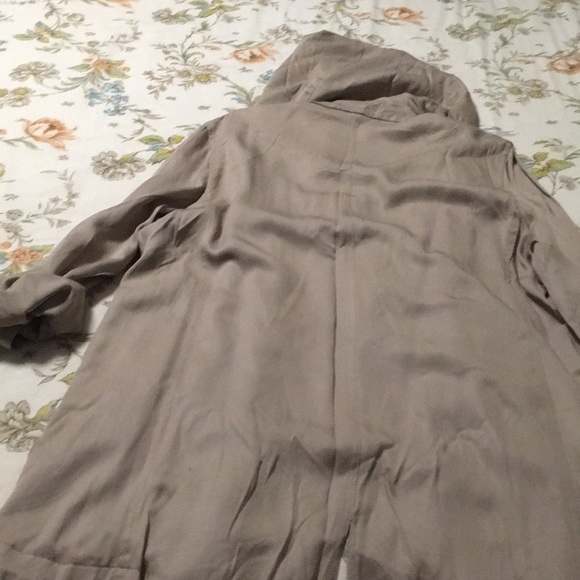Khaki Vince Camuto trench coat - Picture 7 of 8